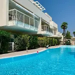 Stylish Poolside Apartment, Jesolo-venice Lejlighed Lido di Jesolo