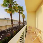 Stylish Poolside Apartment, Jesolo-venice * Lido di Jesolo