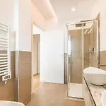 Lejlighed Stylish Poolside Apartment, Jesolo-venice *