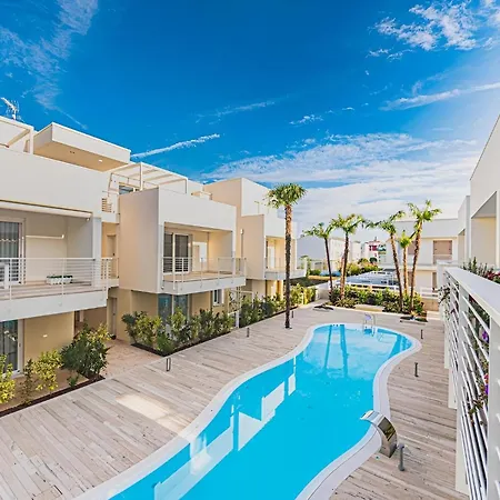 Lejlighed Stylish Poolside Apartment, Jesolo-venice