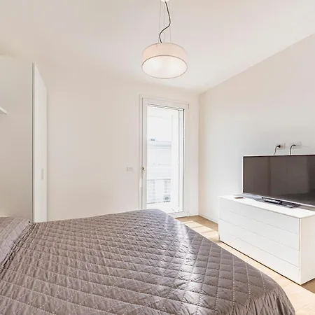 Lejlighed Stylish Poolside Apartment, Jesolo-venice *