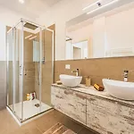 Stylish Poolside Apartment, Jesolo-venice Lägenhet Lido di Jesolo