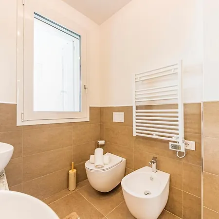 Stylish Poolside Apartment, Jesolo-venice Apartmán