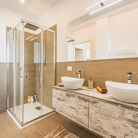 Stylish Poolside Apartment, Jesolo-venice Apartmán Lido di Jesolo
