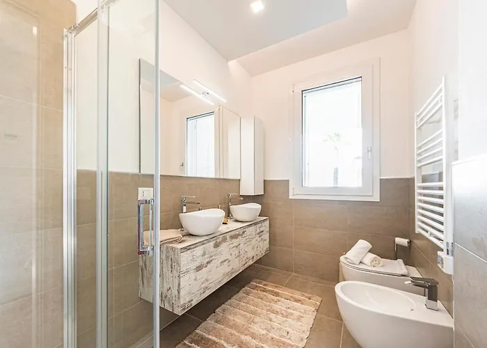 Stylish Poolside Apartment, Jesolo-venice Apartman
