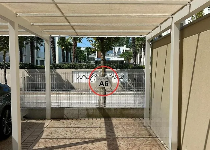 Stylish Poolside Apartment, Jesolo-venice * Lido di Jesolo